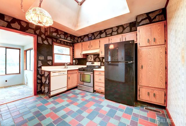 45 Viola Avenue, Leonardo, NJ 07737