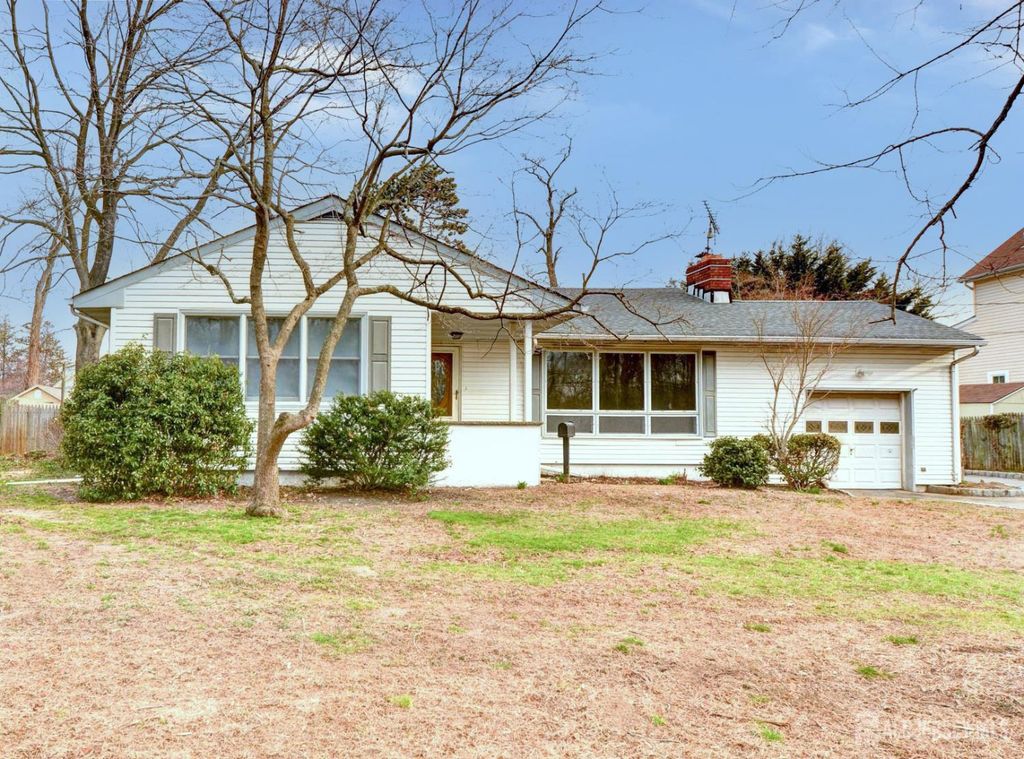 45 Viola Avenue, Leonardo, NJ 07737