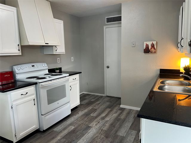 3732 Seven Gables Street, Fort Worth, TX 76133