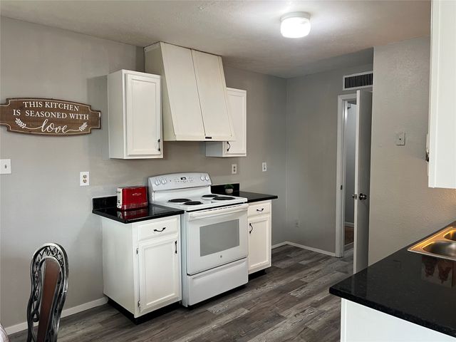 3732 Seven Gables Street, Fort Worth, TX 76133