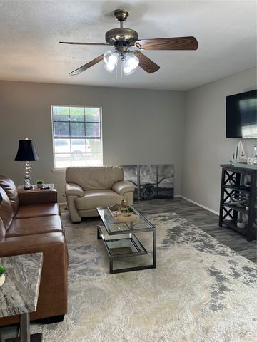 3732 Seven Gables Street, Fort Worth, TX 76133
