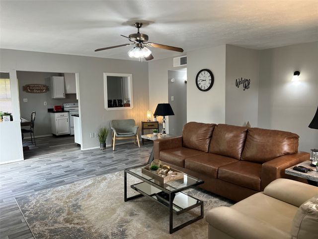 3732 Seven Gables Street, Fort Worth, TX 76133