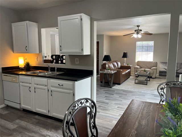 3732 Seven Gables Street, Fort Worth, TX 76133