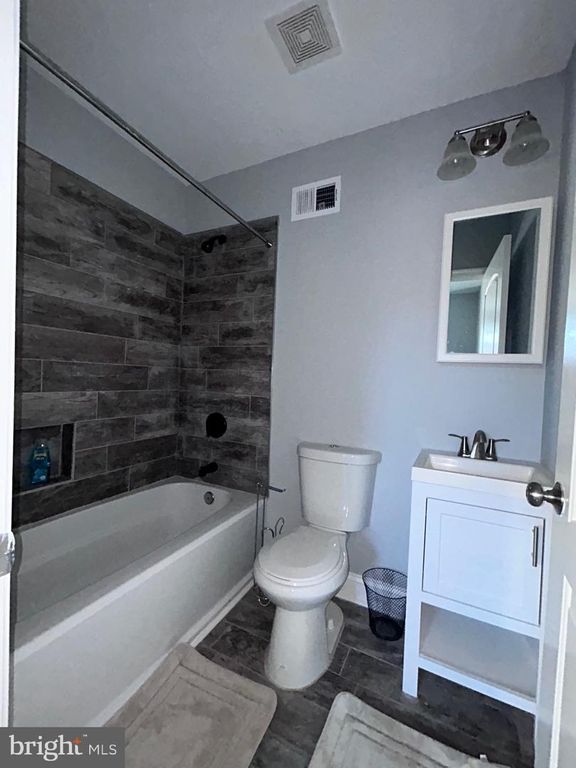 Image 10 of property listing at 3124 E BALTIMORE ST, Baltimore, MD 21224