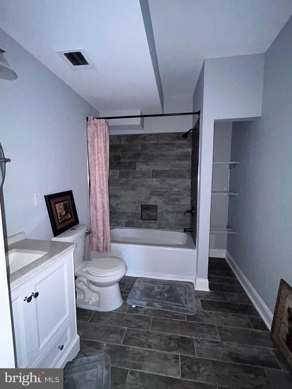 Image 15 of property listing at 3124 E BALTIMORE ST, Baltimore, MD 21224