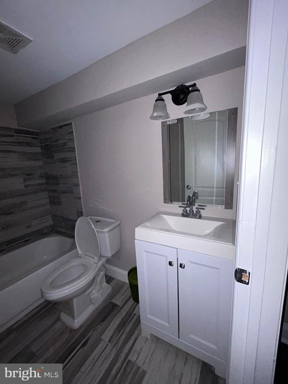 Image 34 of property listing at 3124 E BALTIMORE ST, Baltimore, MD 21224