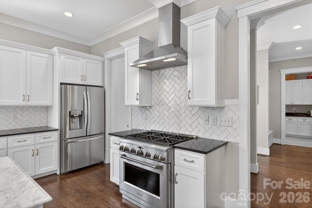 328 Melbourne Court, Charlotte, NC 28209