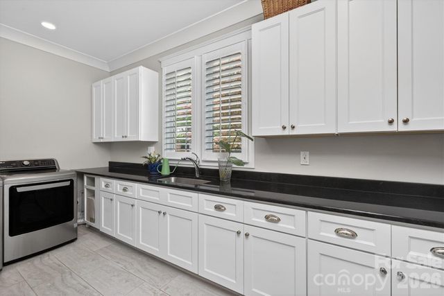 328 Melbourne Court, Charlotte, NC 28209