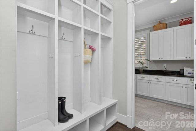 328 Melbourne Court, Charlotte, NC 28209