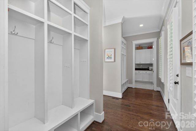 328 Melbourne Court, Charlotte, NC 28209