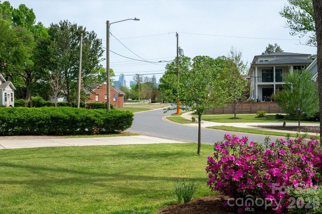 328 Melbourne Court, Charlotte, NC 28209