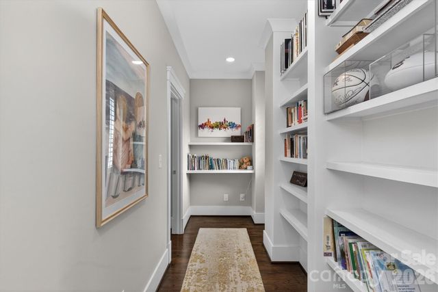 328 Melbourne Court, Charlotte, NC 28209