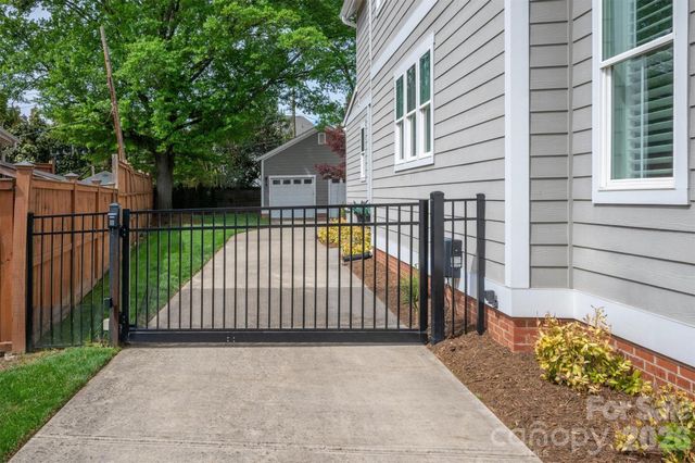 328 Melbourne Court, Charlotte, NC 28209