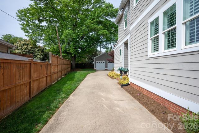 328 Melbourne Court, Charlotte, NC 28209