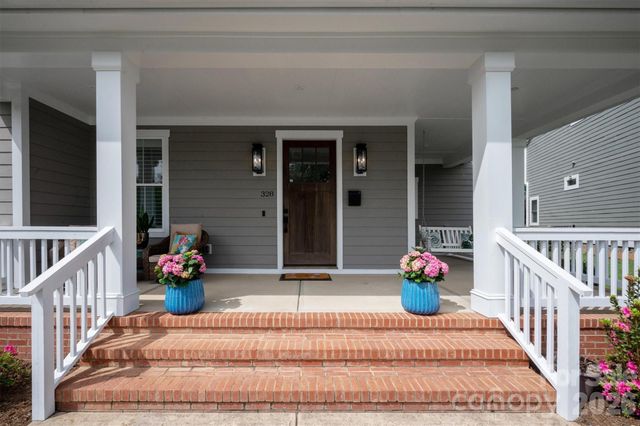 328 Melbourne Court, Charlotte, NC 28209