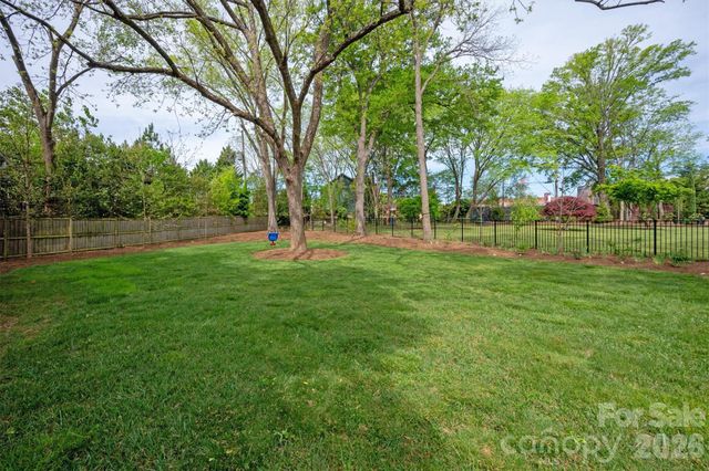 328 Melbourne Court, Charlotte, NC 28209