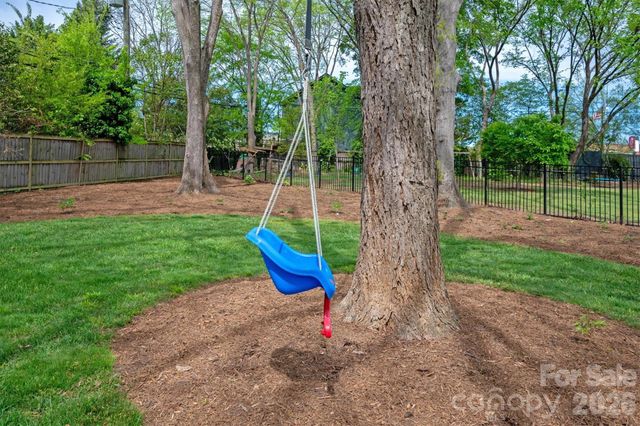 328 Melbourne Court, Charlotte, NC 28209