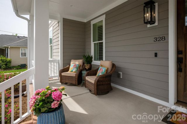 328 Melbourne Court, Charlotte, NC 28209