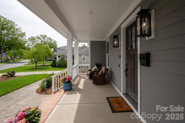 328 Melbourne Court, Charlotte, NC 28209