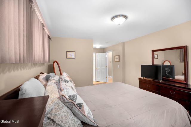 20 Treasures Place, Queensbury, NY 12804