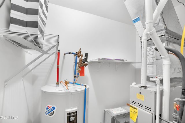 20 Treasures Place, Queensbury, NY 12804