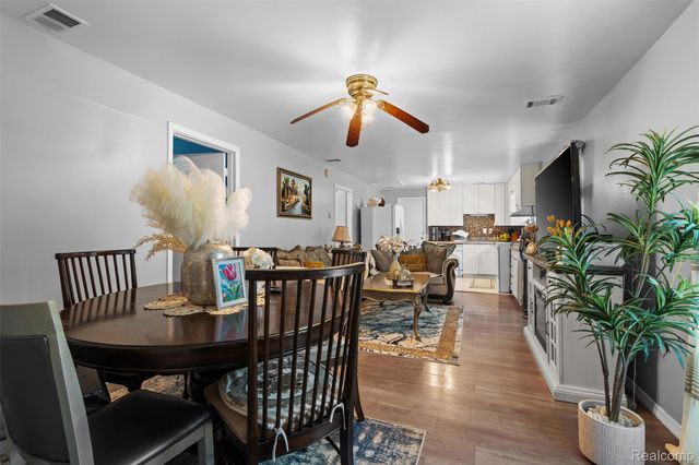 1325 E Lake Drive, Novi, MI 48377