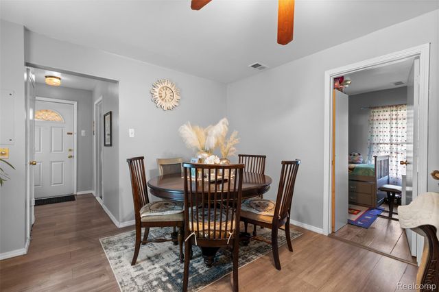 1325 E Lake Drive, Novi, MI 48377