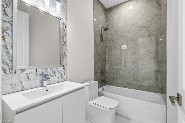 2100 NW 21st ST, Cape Coral, FL 33993