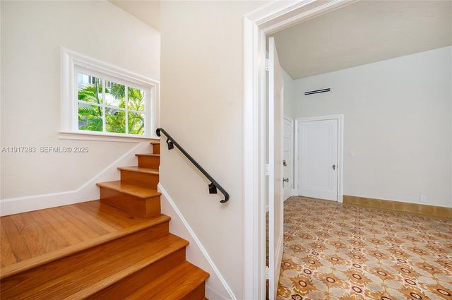 3240 Morris Ln, Miami, FL 33133