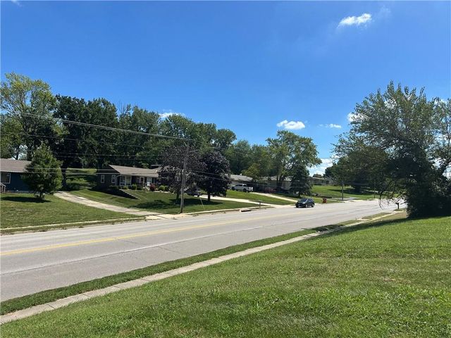 2008 S LEES SUMMIT Road, Independence, MO 64050