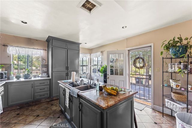 822 Corona, Corona, CA 92879