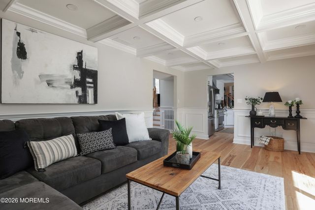 35 Bayberry Lane, Middletown, NJ 07748