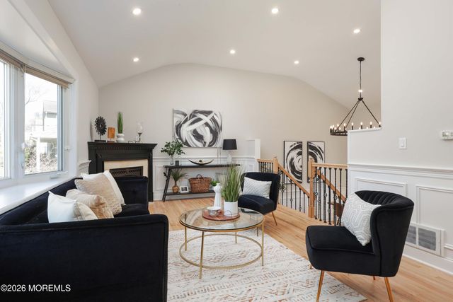 35 Bayberry Lane, Middletown, NJ 07748