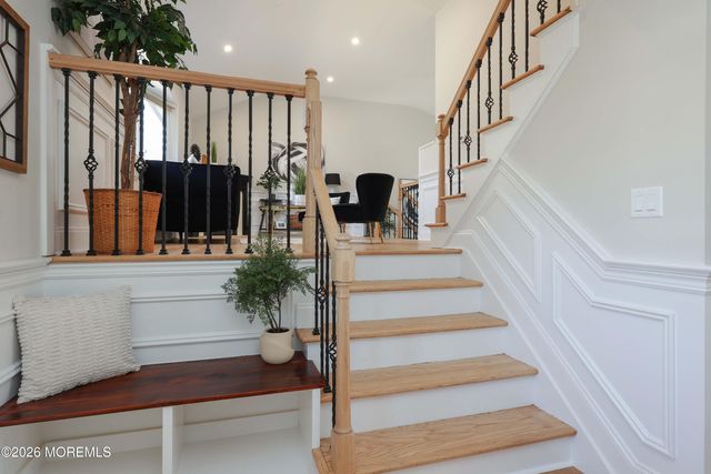 35 Bayberry Lane, Middletown, NJ 07748