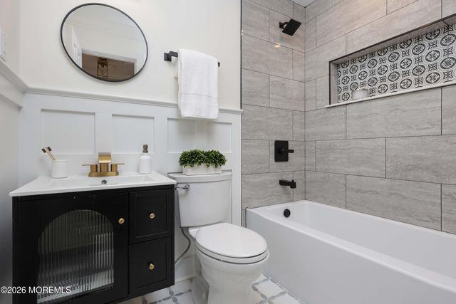 35 Bayberry Lane, Middletown, NJ 07748