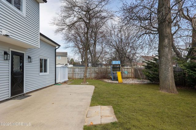 35 Bayberry Lane, Middletown, NJ 07748