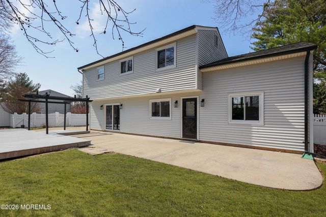 35 Bayberry Lane, Middletown, NJ 07748