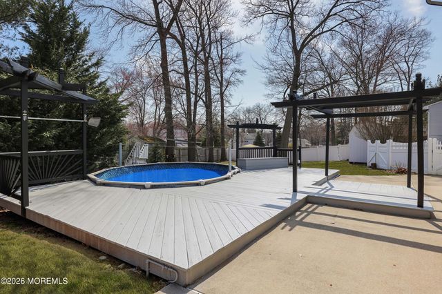 35 Bayberry Lane, Middletown, NJ 07748