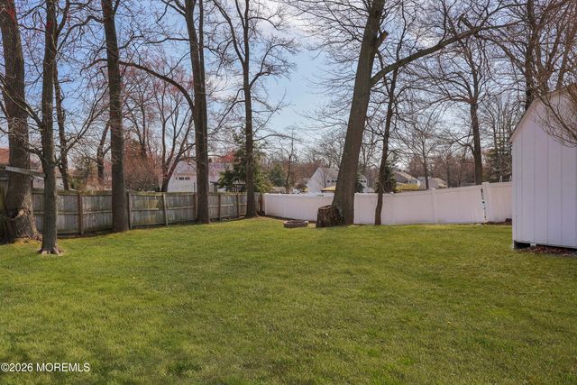 35 Bayberry Lane, Middletown, NJ 07748