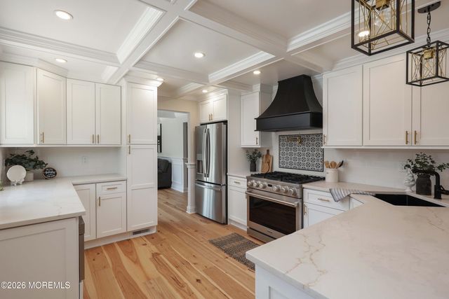 35 Bayberry Lane, Middletown, NJ 07748