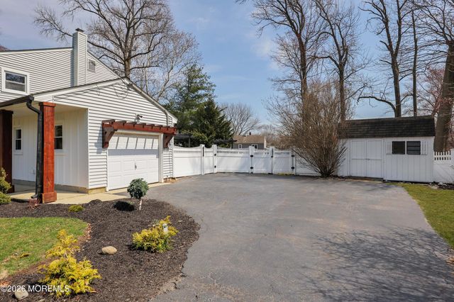 35 Bayberry Lane, Middletown, NJ 07748