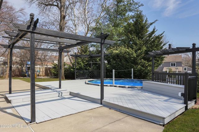 35 Bayberry Lane, Middletown, NJ 07748