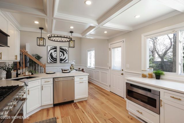 35 Bayberry Lane, Middletown, NJ 07748