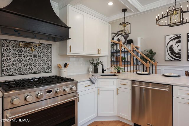 35 Bayberry Lane, Middletown, NJ 07748