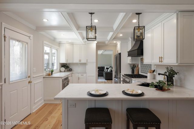 35 Bayberry Lane, Middletown, NJ 07748