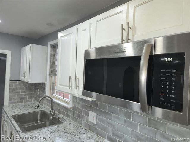 8254 Sussex Street, Detroit, MI 48228