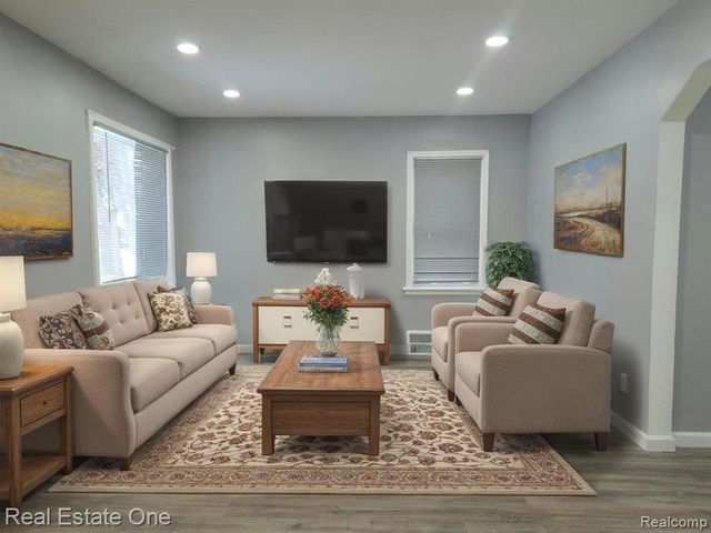 8254 Sussex Street, Detroit, MI 48228