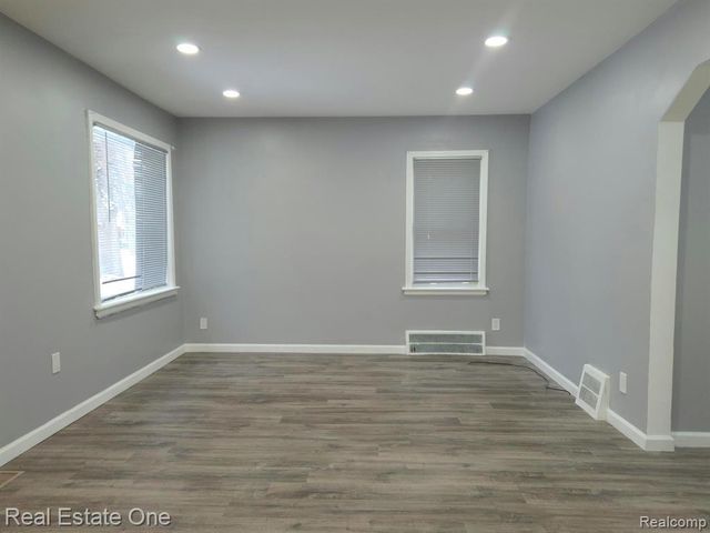 8254 Sussex Street, Detroit, MI 48228