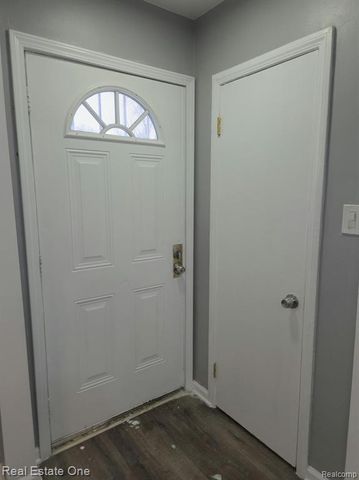 8254 Sussex Street, Detroit, MI 48228