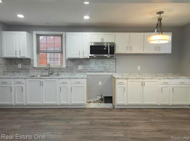 8254 Sussex Street, Detroit, MI 48228